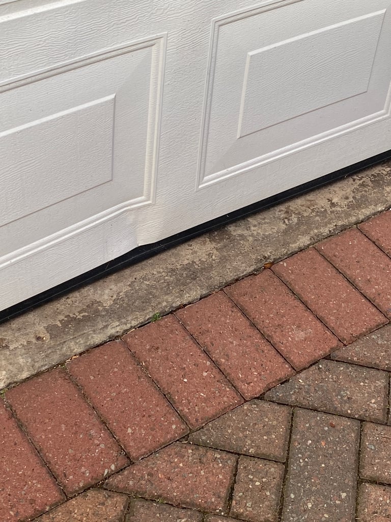 Electric garage door