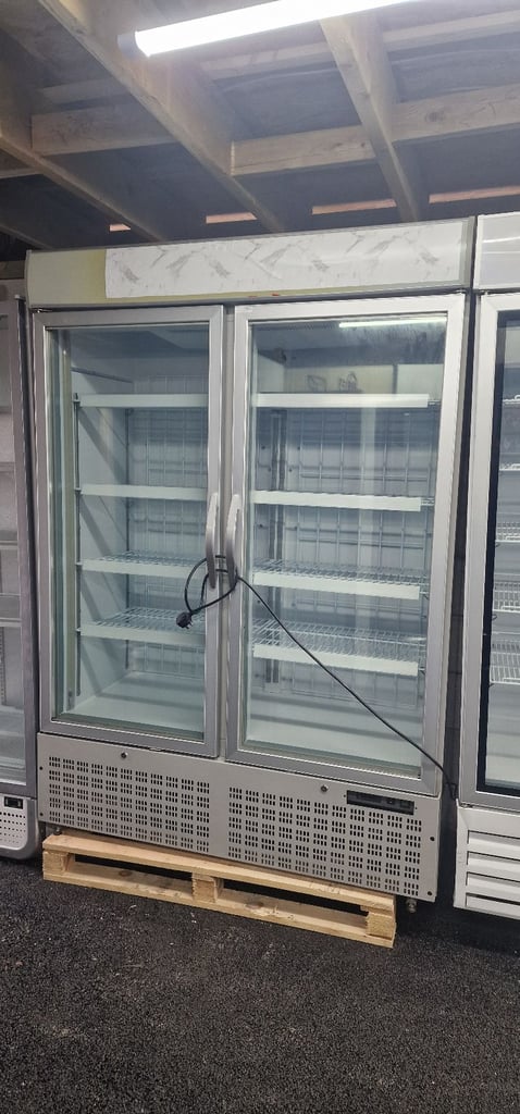 image for LOWE COMMERCIAL DOUBLE DOORS DISPLAY FREEZER WITH LED LIGHTS FULLY WORKING GOOD CONDITION 