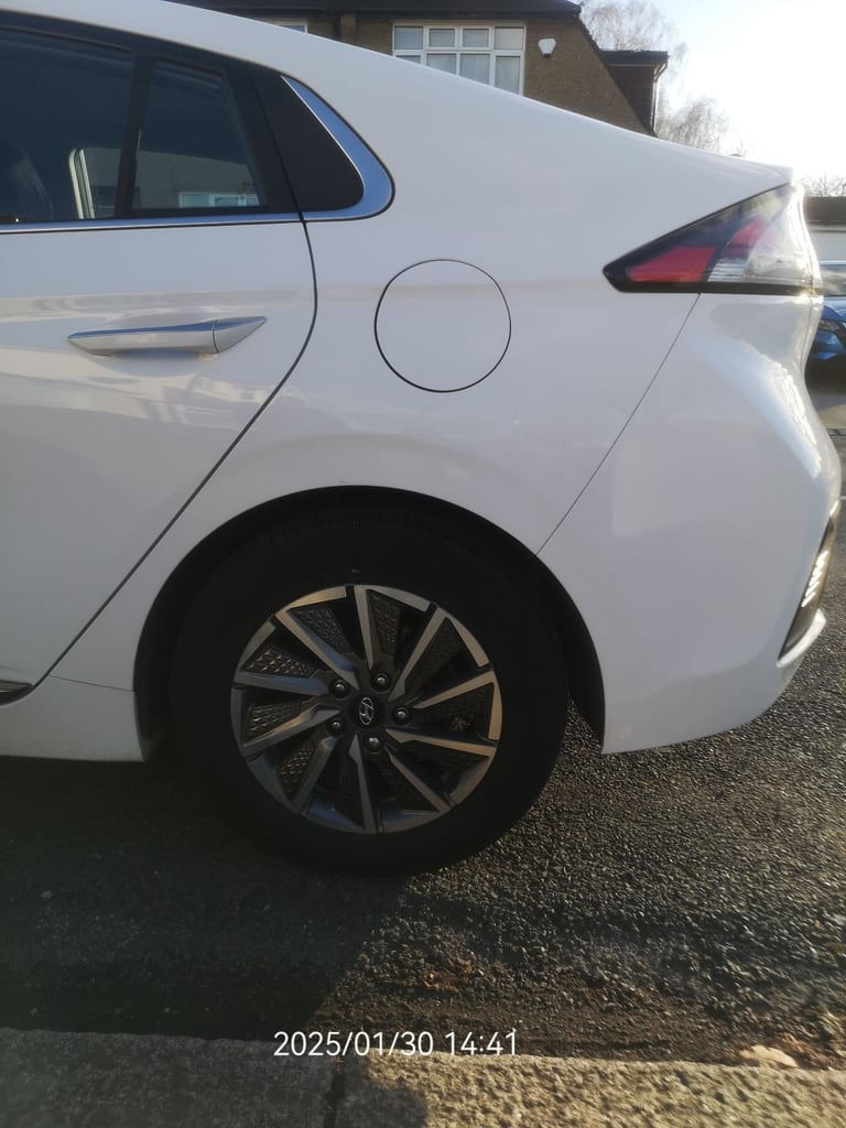 BARGAIN 1/2 PRICE Hyundai IONIQ EV 2020 33k,MOT+TAX,repairs: bumper,light,Rad