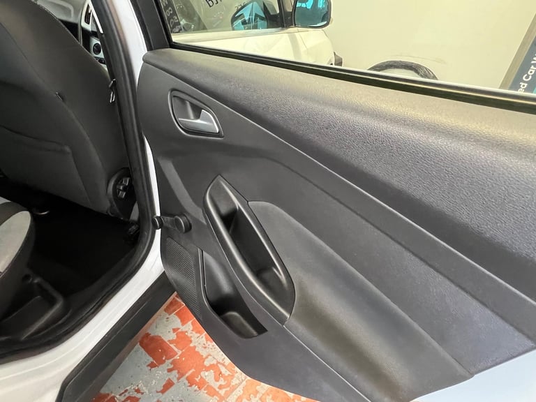 2012 Ford Focus 1.0T EcoBoost Zetec Euro 5 (s/s) 5dr ESTATE Petrol Manual