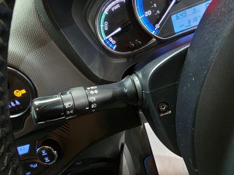2015 Toyota Yaris 1.5 VVT-h Sport E-CVT Euro 6 5dr HATCHBACK Petrol/Electric Hybrid Automatic