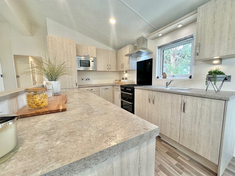 Luxury Static Lodge For Sale NOW REDUCED FOR QUICK SALE Suffolk Coast 11.5 Month Season 