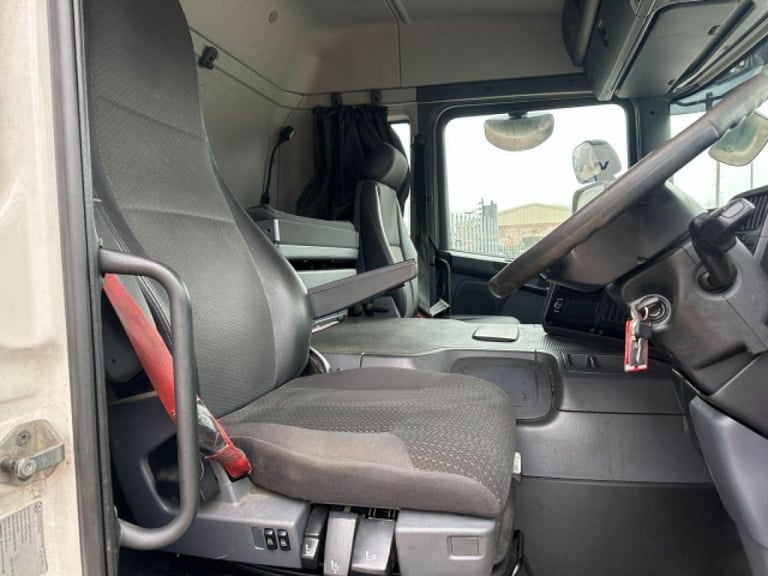 Scania P250 DB 4X2 CURTAIN SIDE WITH TUCKAWAY TAIL LIFT