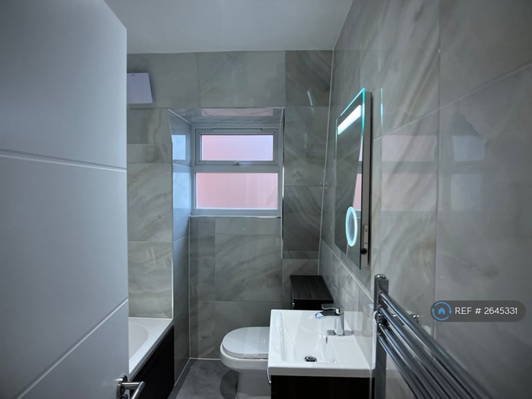 1 bedroom flat in Oriel House, Northampton, NN1 (1 bed) (#2645331)