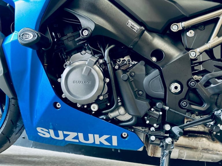 STUNNING LOW MILEAGE 2022/22 SUZUKI GSX-S 1000 GT MOTORCYCLE 