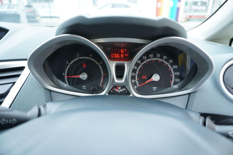 2010 Ford Fiesta 1.6 Titanium 5dr HATCHBACK Petrol Manual