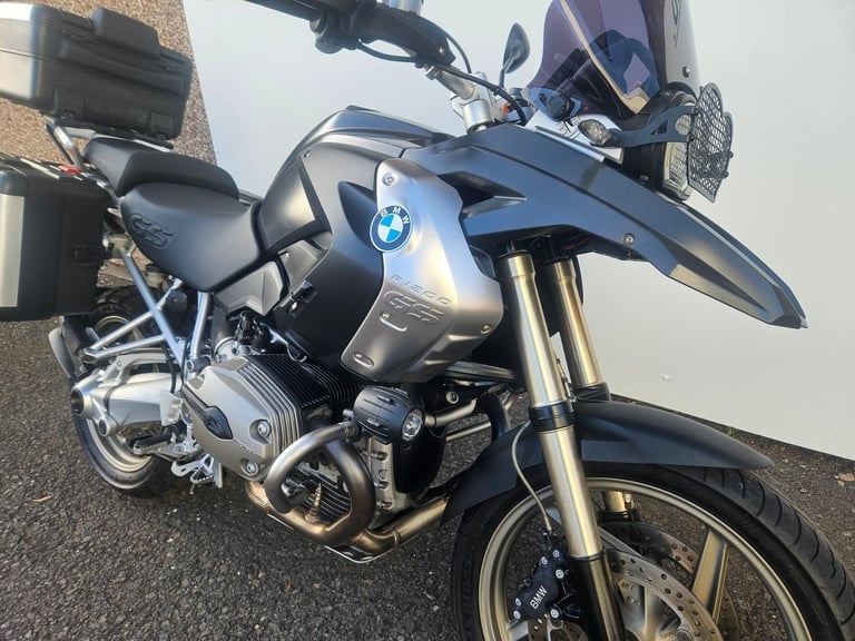 BMW R1200gs with full bmw vario luggage 