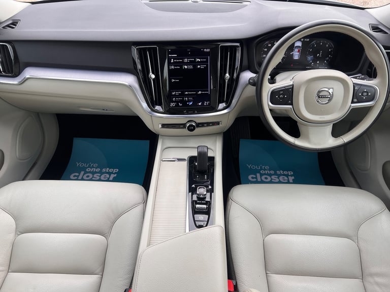 2020 Volvo V60 2.0 B3 MHEV Momentum Estate 5dr Petrol Hybrid Auto Euro 6 (s/s)