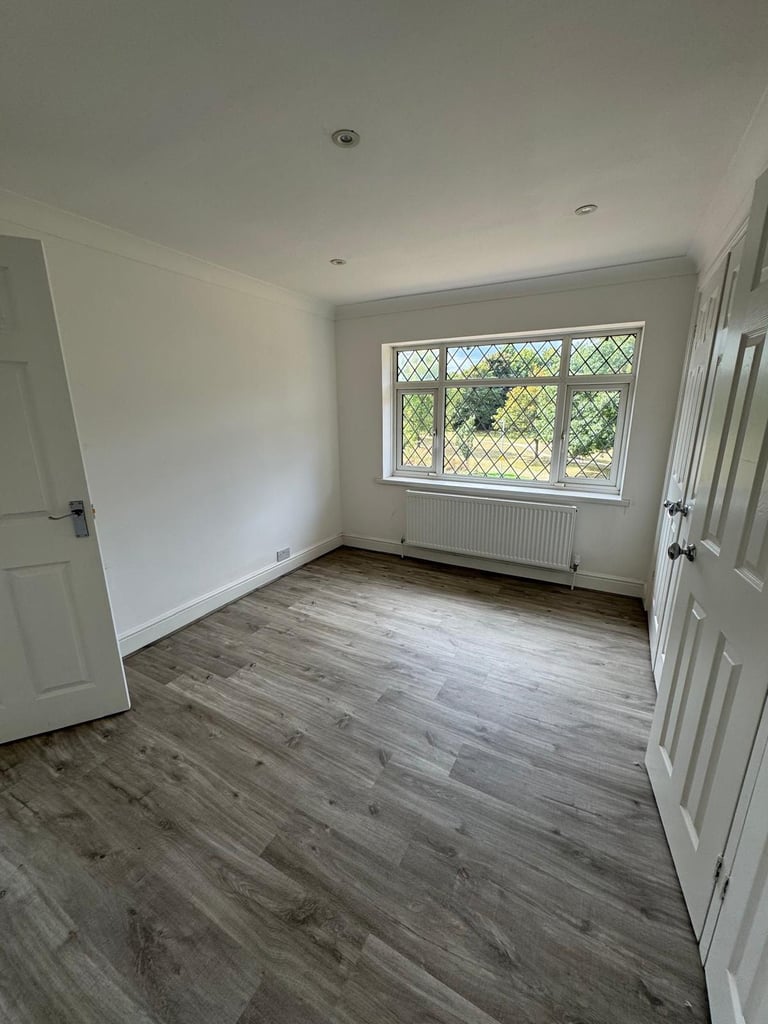 Modern 3-Bedroom House | Renovated | Fitted Kitchen | Parking | Garsmouth Way, Watford - WD25