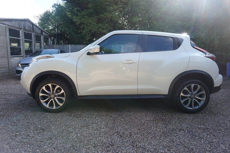 2017 Nissan Juke 1.2 DiG-T Tekna 5dr HATCHBACK Petrol Manual - Image 4