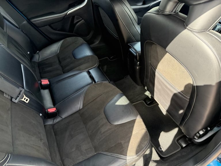 2015 Volvo V40 2.0 D4 R-Design Hatchback 5dr Diesel Manual Euro 6 (s/s) (190 ps) Hatchback Diesel...