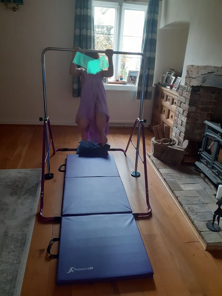 Free standing foldable gymnastic bar