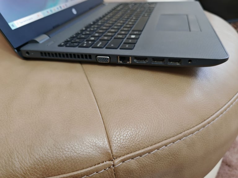 HP 255 G6 Notebook AMD A9-9425 Radeon R5 Graphics 8GB RAM 500GB Windows 10