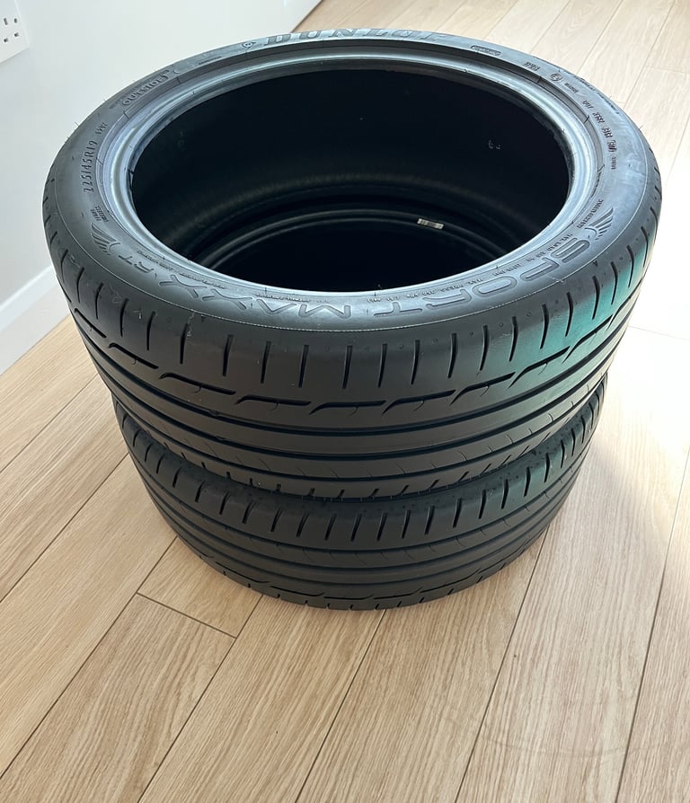image for 2 x Dunlop Sportmaxx tyres 225/45/R19 in excellent condition