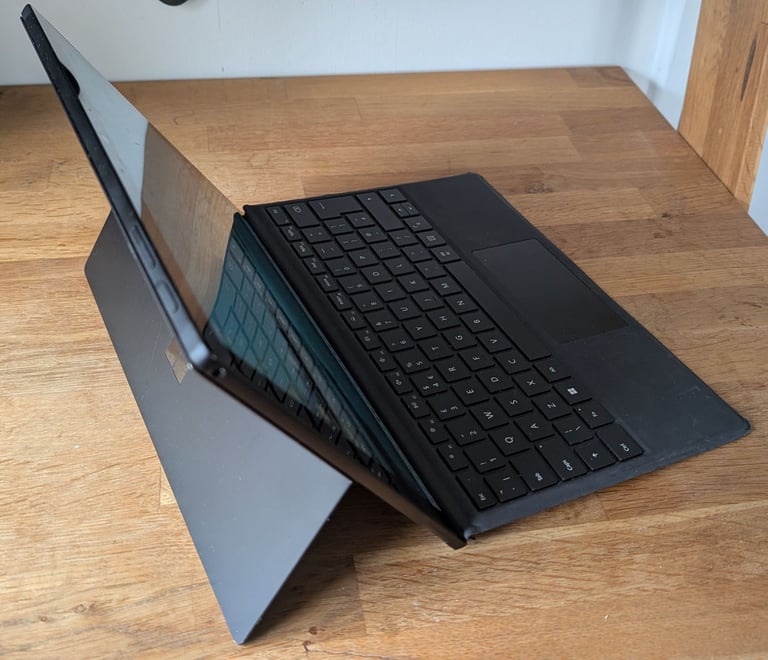Microsoft Surface Pro 7 Plus - laptop / tablet, 8Gb 256Gb i5-1135g7 - with PSU and keyboard, VGC 