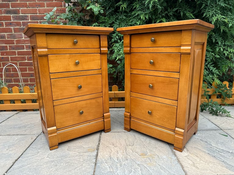 Pair of Luxury And So To Bed Manoir 4 Draw Bedside Chests – Great Condition – RRP £2,570