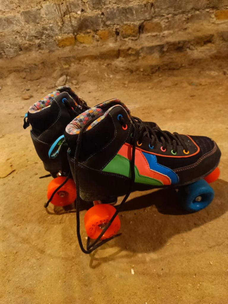 Roller skate size 6