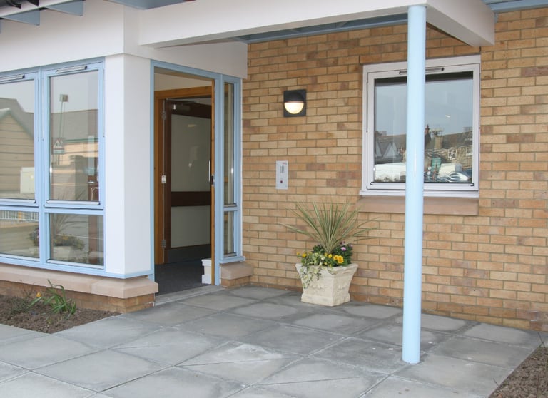 Academy Street, Troon 1 bedroom, 1st floor flat Amenity (Ages 60