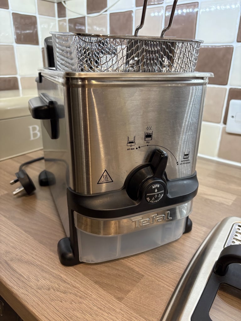 Tefal Oleoclean deep fat fryer 