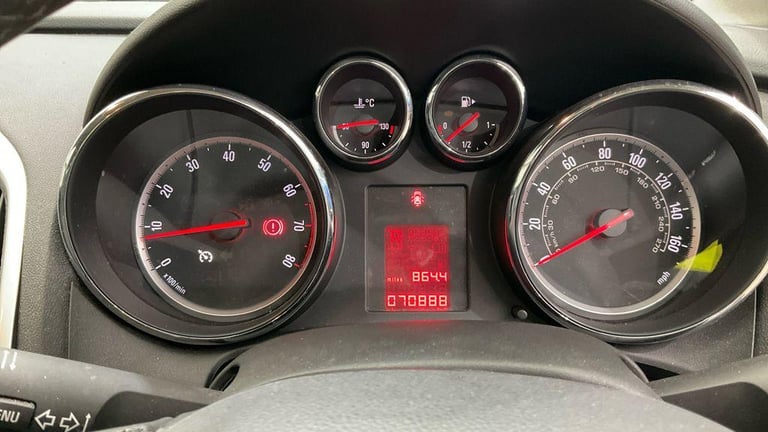 2015 Vauxhall Astra 1.6i Excite Euro 6 5dr HATCHBACK Petrol Manual