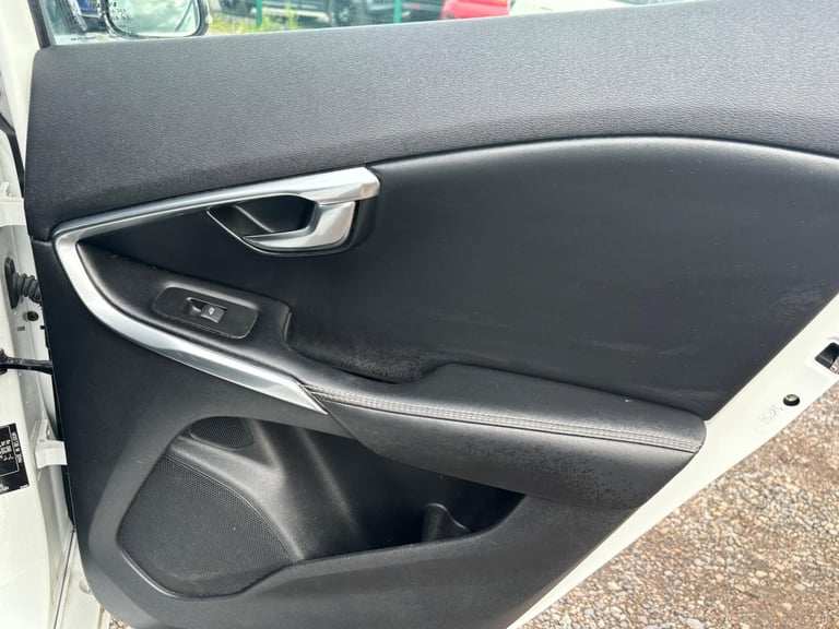 2014 Volvo V40 T3 R DESIGN 5dr HATCHBACK PETROL Manual