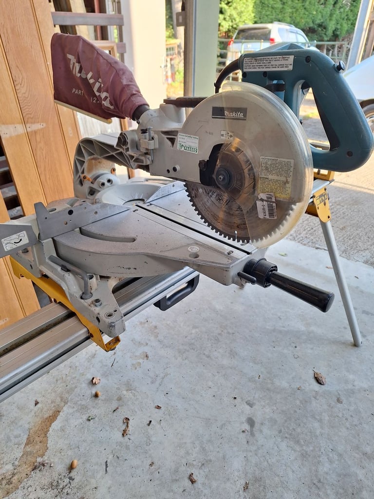image for Makita compound mitre saw