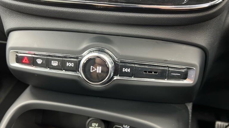 2024 Volvo XC40 Plus, B4 Mild hybrid, Petrol, Dark Estate Petrol Automatic