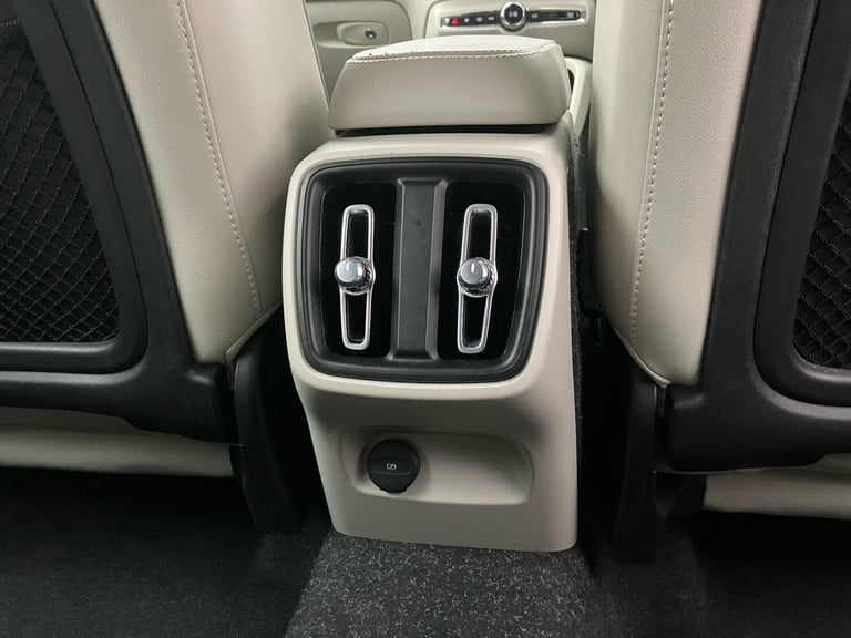2020 Volvo XC40 2.0 B4P Inscription Pro 5dr Auto Estate Automatic
