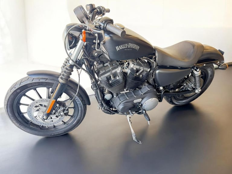 2015 Harley-Davidson Sportster 883 XL883N Iron 883