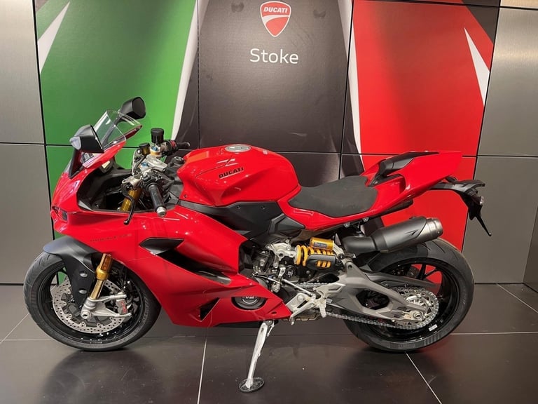 DUCATI PANIGALE V2 S 2025 MODEL YEAR BRAND NEW EX DISPLAY BIKE