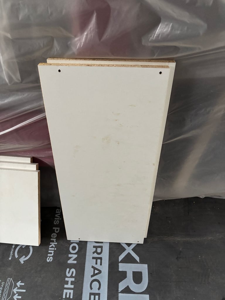 Free Howdens kitchen shelving – good condition