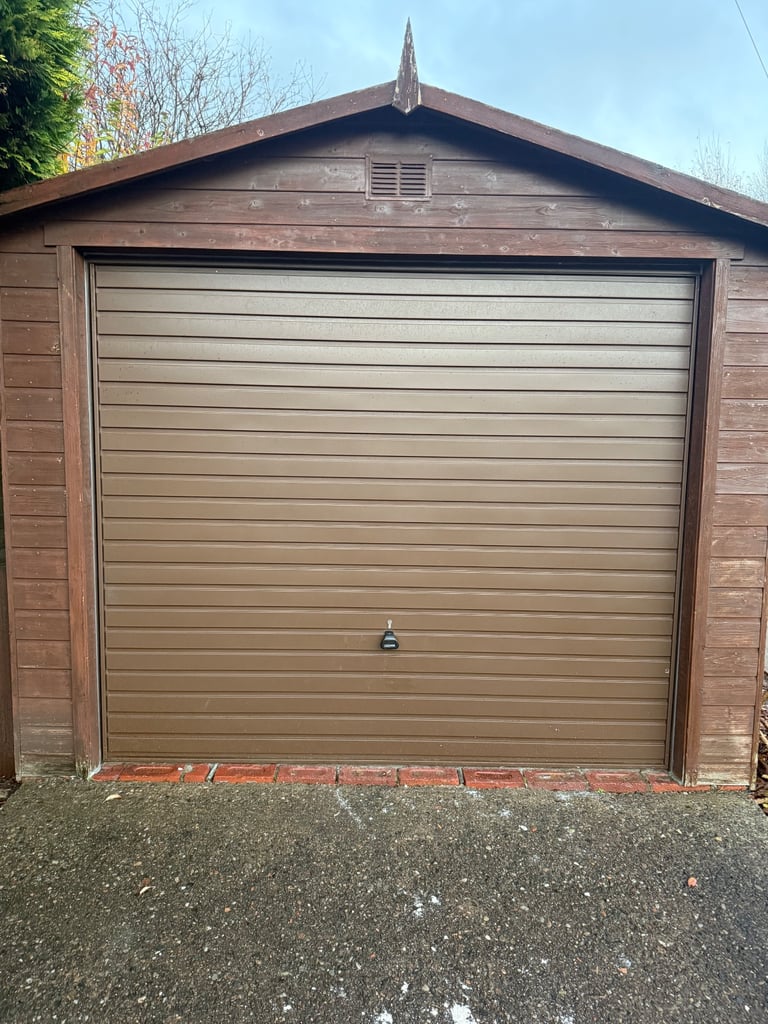 image for GARADOR GARAGE DOOR EXCELLENT CONDITION 