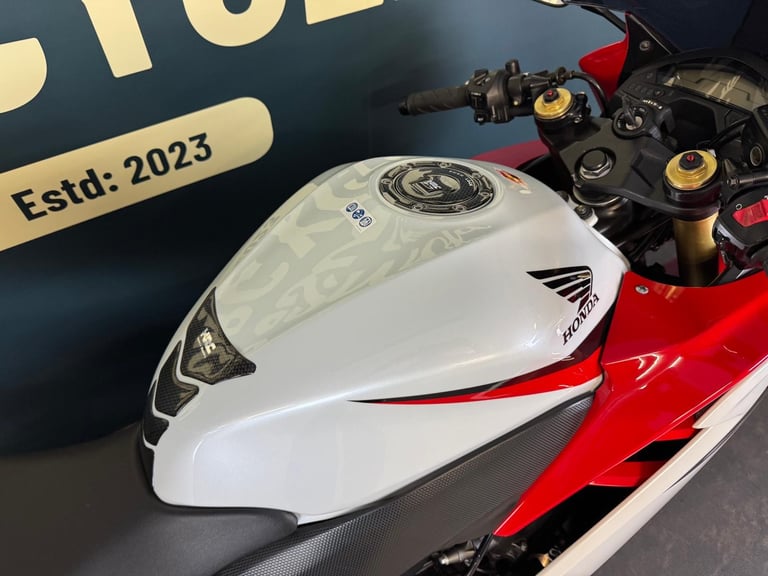 Honda CBR600F 2011 RED AND WHITE