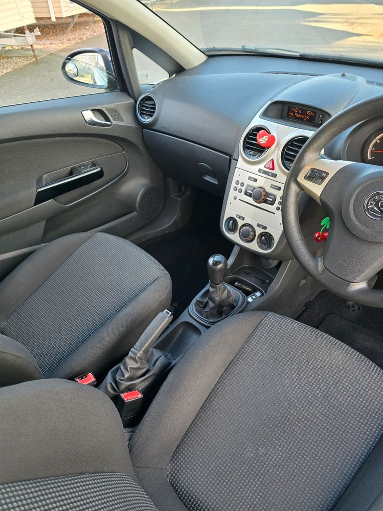 vauxhall corsa 1.2 16v 2 owners, low 57k miles 5 speed manual 