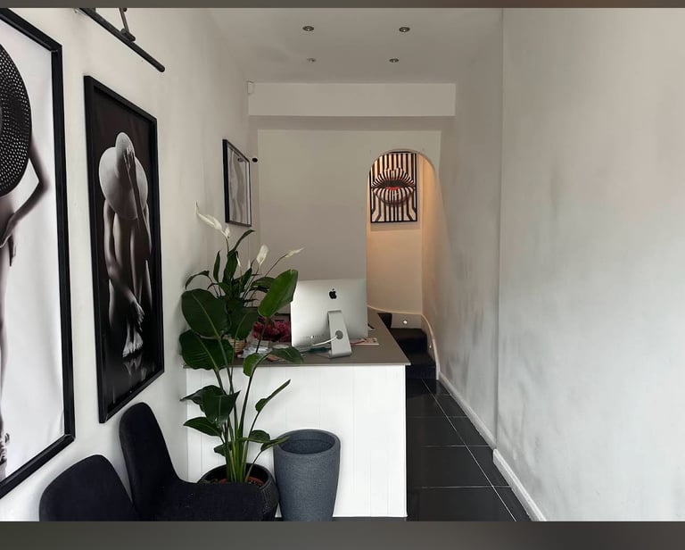 Beauty room in beauty clinic available for rent aesthetic/ therapy /massage 