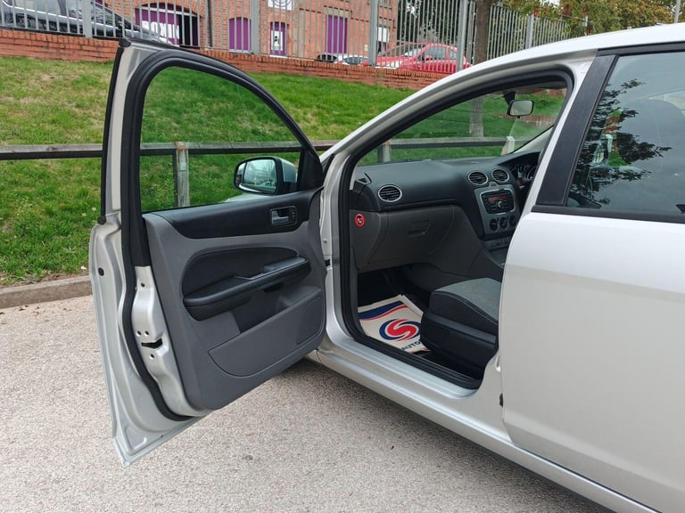 2010 Ford Focus 1.6 Zetec 5dr ESTATE Petrol Automatic