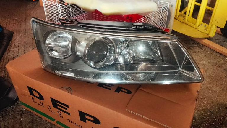 Hyundai Sonata headlamps 
