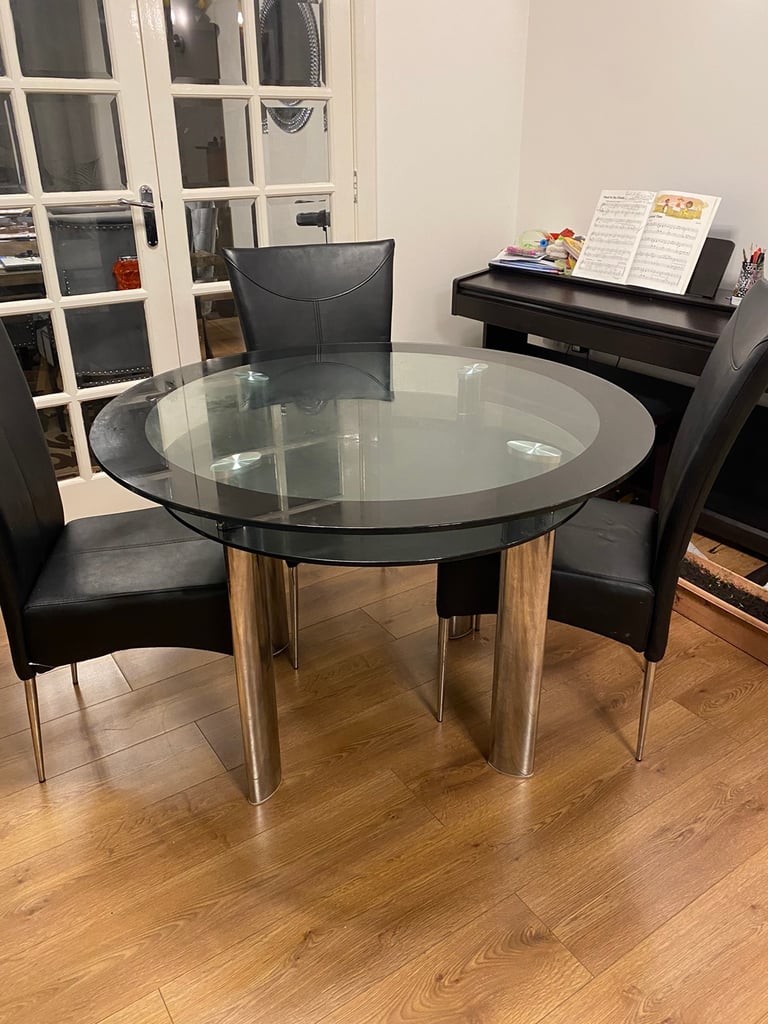 Dinning Table only without chairs 