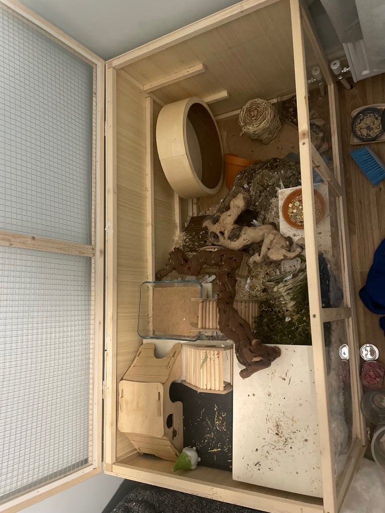Pawhut hamster cage and lots of accessories for sale