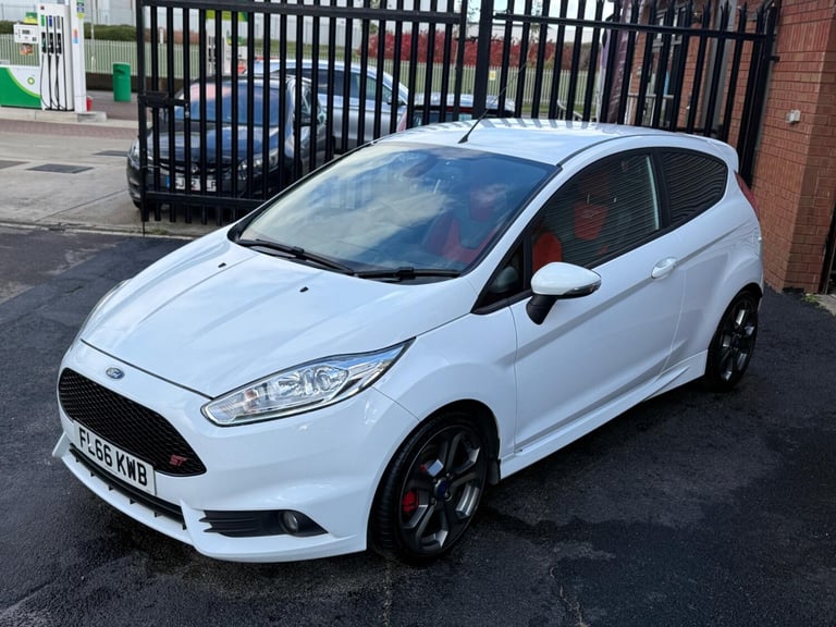2016 Ford Fiesta 1.6T EcoBoost ST-3 Euro 6 3dr HATCHBACK Petrol Manual