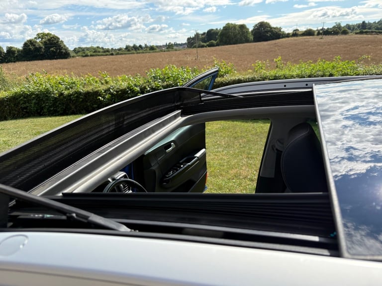 Kia Sportage 2.0 Diesel ISG 4 AWD Auto.Heated leather,reverse camera,pan roof