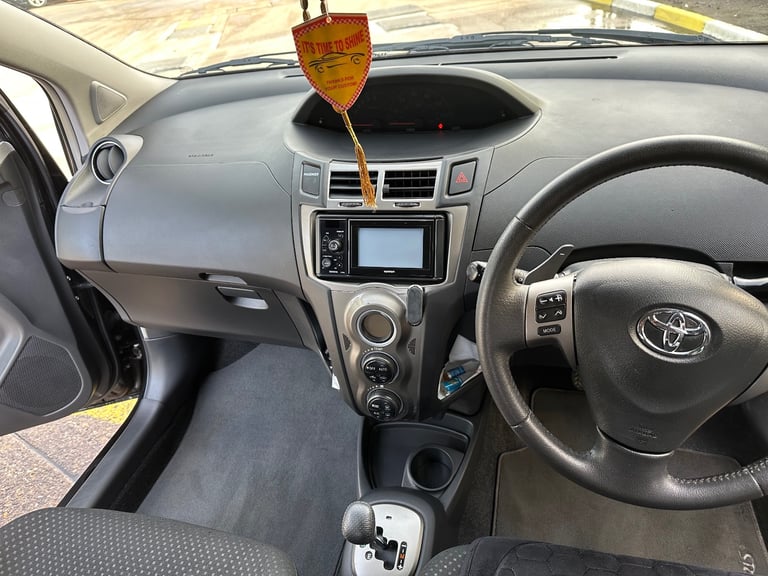 Toyota, YARIS, Hatchback, 2011, Semi-Auto, 1329 (cc), 5 doors