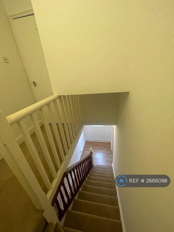 1 bedroom flat in Oakfield Road, Croydon, CR0 (1 bed) (#2688098)