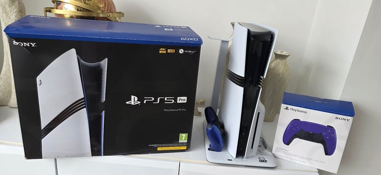 Ps5 console Pro Disc Edition in perfect condition like new Comes with Box controller charging base
