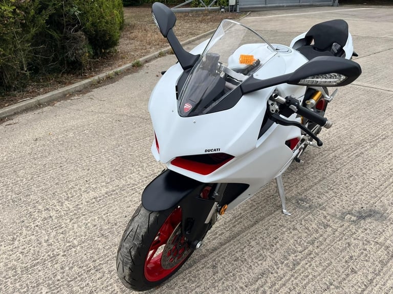 2022 71 DUCATI PANIGALE V2 WHITE - 1421 MILES HPI CLEAR SPORTS 955 NEW MOT