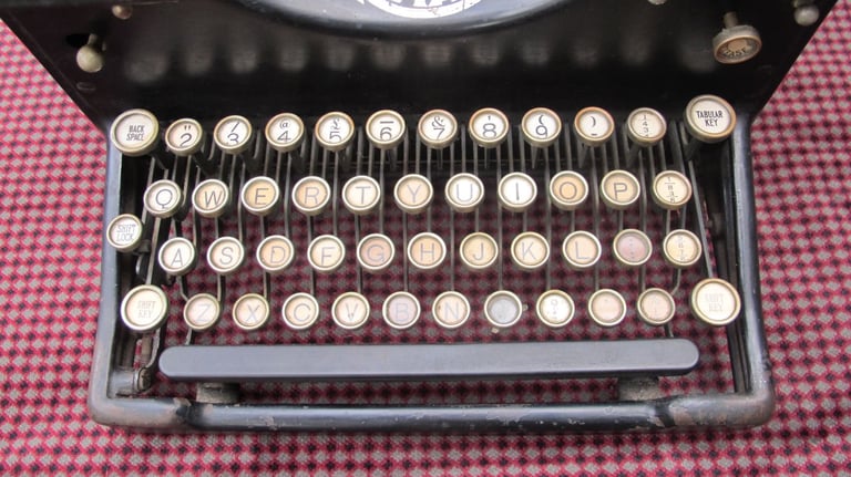 Antique Royal Typewriter (Made in America)