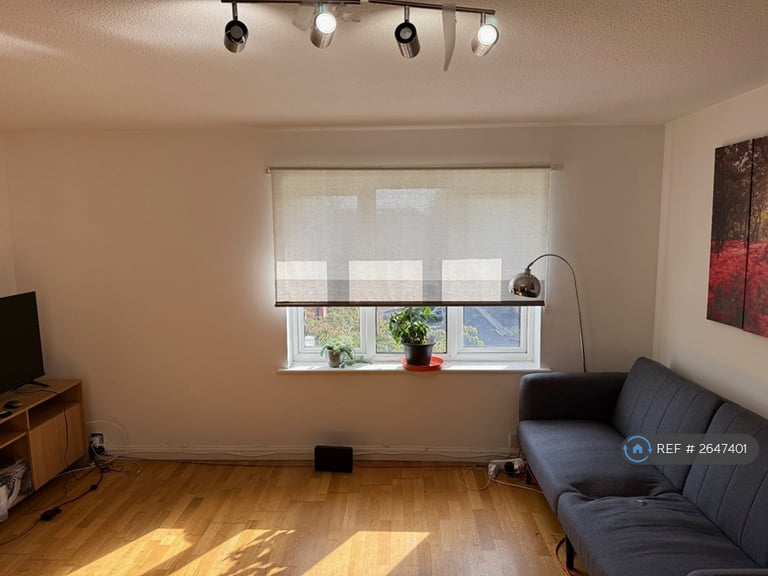 1 bedroom flat in St Gregory Close, Ruislip, HA4 (1 bed) (#2647401)