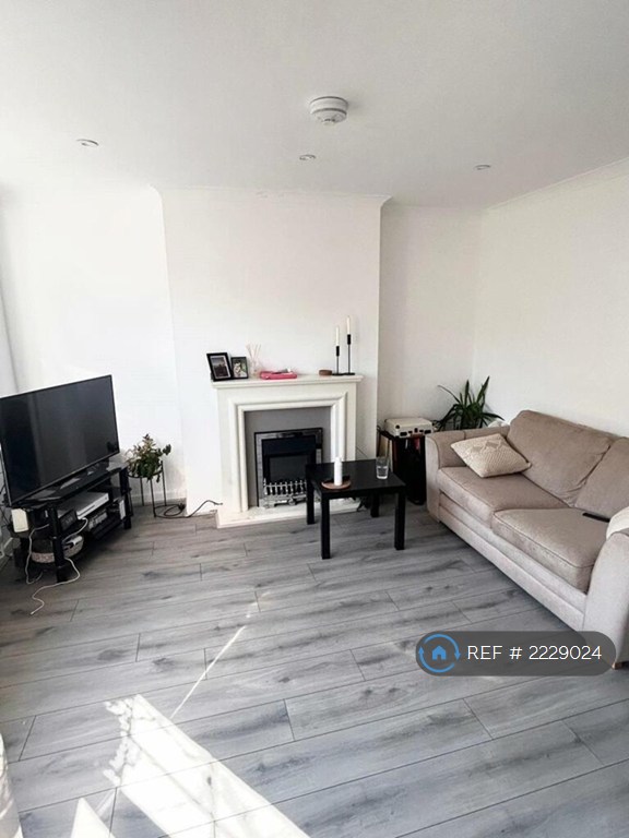 2 bedroom flat in Croft Close, Chislehurst, BR7 (2 bed) (#2229024)
