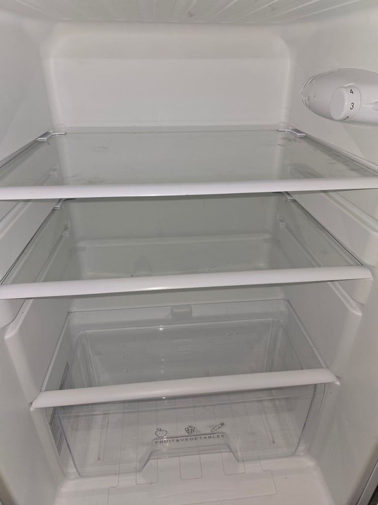 Undercounter fridge LEC