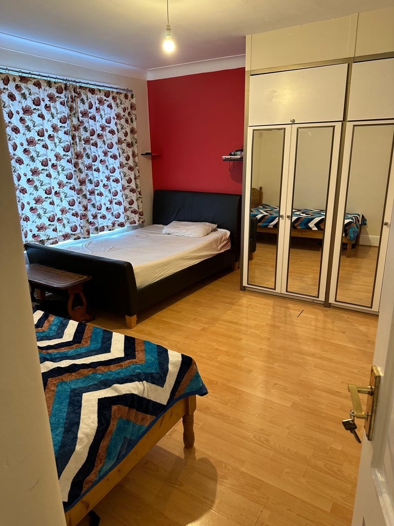 DOUBLE ROOM TO RENT • Inc. All Bills + CTax • Ilford, IG3 9XQ